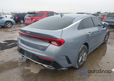 2022 Kia K5 Lxs z USA, uszkodzony, nr VIN 5XXG14J22NG152340